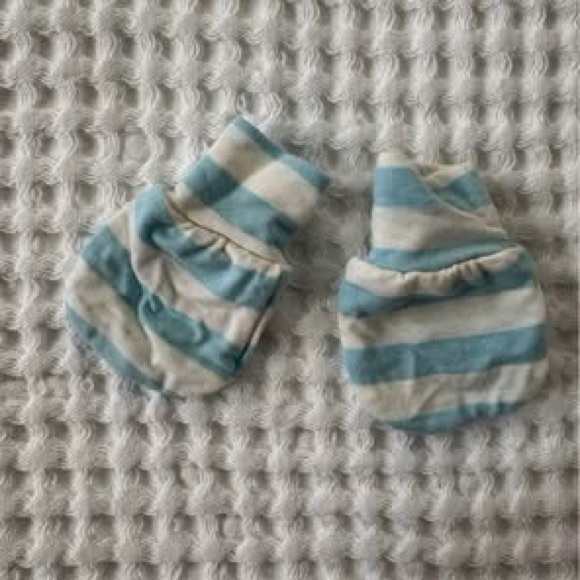 NWOT Lou Lou & Company Blue & White Stripe Newborn Bundle: Gown/Blanket/Hat/Mitt - Picture 2 of 6
